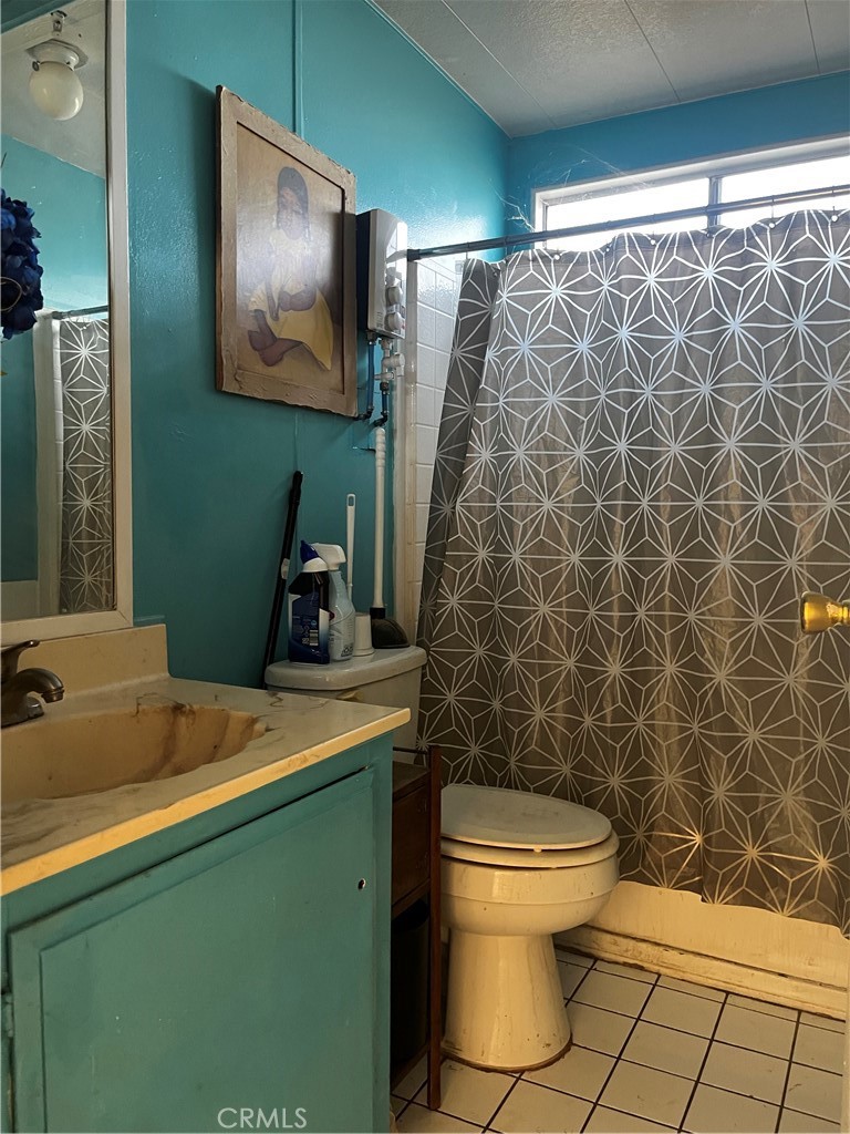 https://media.crmls.org/medias/f2340843-7ce1-45db-b1f6-6cebcb3c9fab.jpg?preset=X-Large