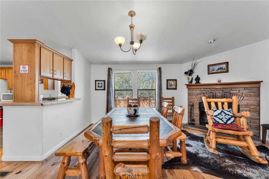 https://media.crmls.org/medias/f2343792-0735-44ff-8da1-2f487a4791fa.jpg?preset=X-Large