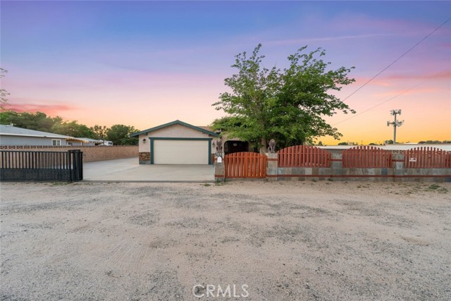 5111 W Avenue M2, Lancaster CA: https://media.crmls.org/medias/f234aaf3-795f-45da-b43d-c5cd271d25a8.jpg