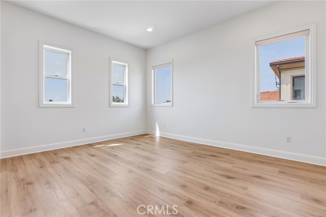 Detail Gallery Image 21 of 38 For 10542 Wood Briar Ct, Chatsworth,  CA 91311 - 5 Beds | 5/1 Baths