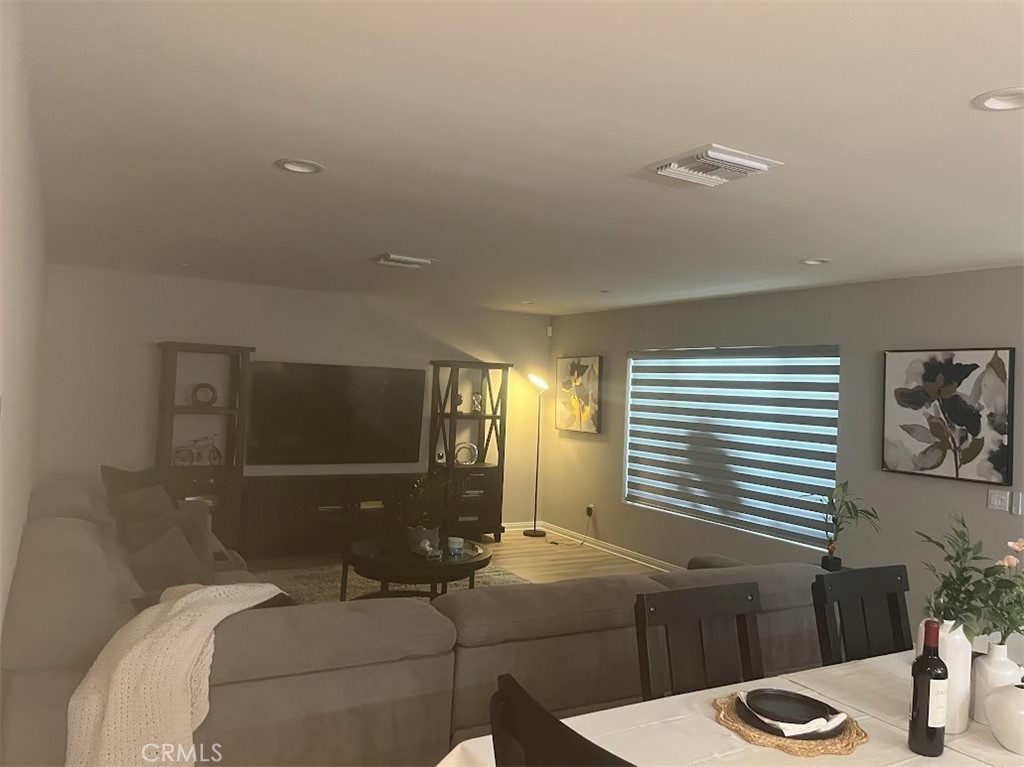 https://media.crmls.org/medias/f2350d3b-149d-4a5a-a3ff-1909bed070ab.jpg?preset=X-Large