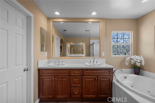 30444 Hidden Valley Court, Castaic CA: https://media.crmls.org/medias/f235f3f0-81ea-4bf4-bd33-dd841943e648.jpg