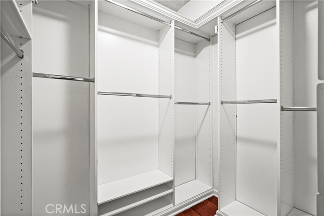 Detail Gallery Image 22 of 28 For 18409 Collins Street #D,  Tarzana,  CA 91356 - 2 Beds | 2/1 Baths