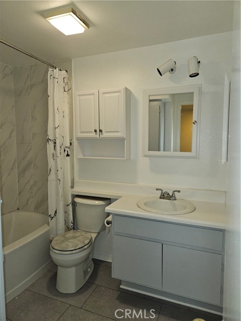 Detail Gallery Image 5 of 11 For 24141 Del Monte Dr #248,  Valencia,  CA 91355 - 2 Beds | 2 Baths