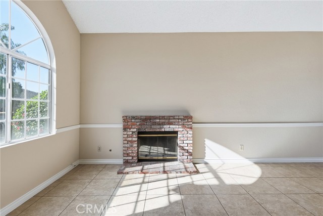 Detail Gallery Image 7 of 51 For 14988 Long View Dr, Fontana,  CA 92337 - 4 Beds | 3 Baths