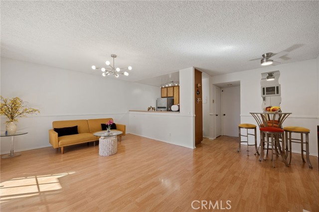 Detail Gallery Image 3 of 17 For 20930 #115 Parthenia, Canoga Park,  CA 91304 - 1 Beds | 1 Baths