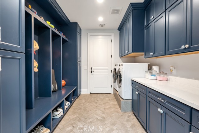 Downstairs Mudroom/Laundry