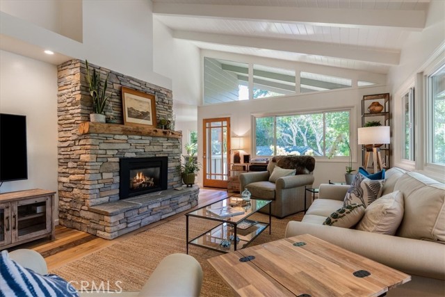 Detail Gallery Image 11 of 63 For 1097 Hillcrest Dr, Cambria,  CA 93428 - 3 Beds | 3 Baths