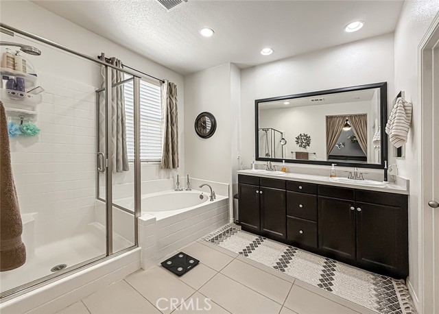 26707 Lexington Lane, Saugus CA: https://media.crmls.org/medias/f23ad956-e464-4ff0-8f00-027b6ac5b3a1.jpg