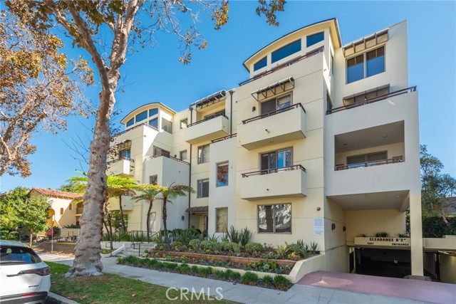 130 N Swall Drive, Beverly Hills CA: https://media.crmls.org/medias/f23b073d-b995-460a-9be7-f9e5ade65cf1.jpg