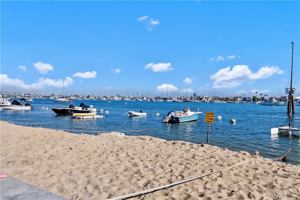 https://media.crmls.org/medias/f23bc4b1-98f5-445c-9d01-0b5bebbbb174.jpg?preset=X-Large