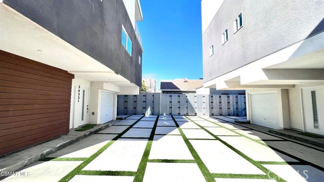 Detail Gallery Image 1 of 32 For 5635 Klump Ave #1/2,  North Hollywood,  CA 91601 - 3 Beds | 3/1 Baths