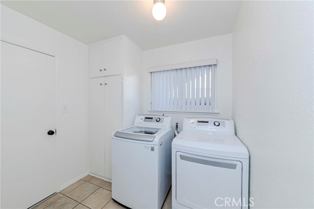 2401 El Portal Way, Oxnard CA: https://media.crmls.org/medias/f23bd74f-f6de-41ab-8142-c2cbccd6065d.jpg