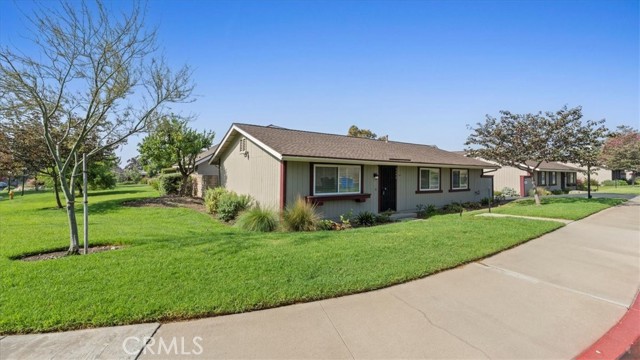 Detail Gallery Image 1 of 25 For 1692 Carmel Cir, Upland,  CA 91784 - 3 Beds | 2 Baths