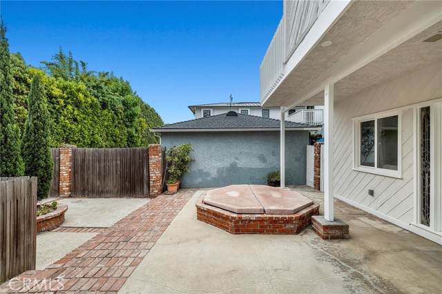 628 29th Street, Manhattan Beach CA: https://media.crmls.org/medias/f23d3012-ce81-4e1e-b3e5-1085426e7ec8.jpg
