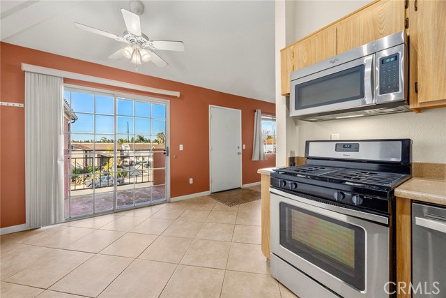 Detail Gallery Image 12 of 30 For 409 Utica #D36,  Huntington Beach,  CA 92648 - 2 Beds | 2 Baths