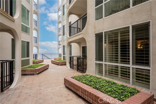 565 Esplanade, Redondo Beach, California 90277, 1 Bedroom Bedrooms, ,1 BathroomBathrooms,Residential,For Sale,Esplanade,SB24051265