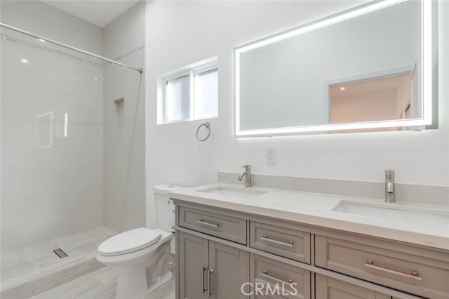 Detail Gallery Image 12 of 17 For 6852 1/2 Ranchito Ave, Van Nuys,  CA 91405 - 2 Beds | 2 Baths