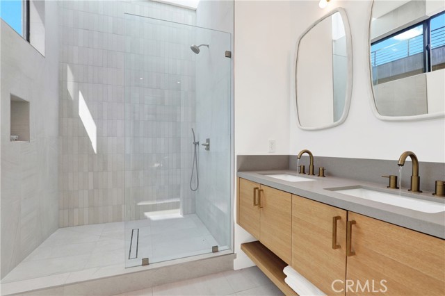 Detail Gallery Image 16 of 45 For 3949 Glenalbyn Dr, Los Angeles,  CA 90065 - 3 Beds | 2/1 Baths