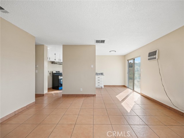 Detail Gallery Image 5 of 35 For 16615 Batson Pl, Victorville,  CA 92395 - 4 Beds | 2 Baths