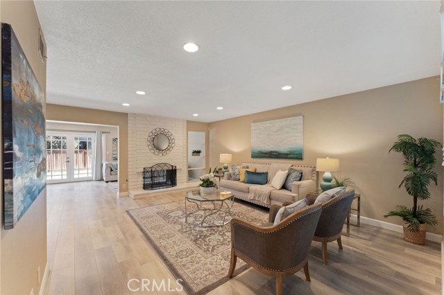 Detail Gallery Image 2 of 57 For 21 Queens Wreath, Irvine,  CA 92612 - 4 Beds | 2/1 Baths