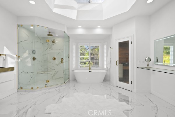 Detail Gallery Image 21 of 67 For 9514 Oakridge Pl, Chatsworth,  CA 91311 - 6 Beds | 6 Baths