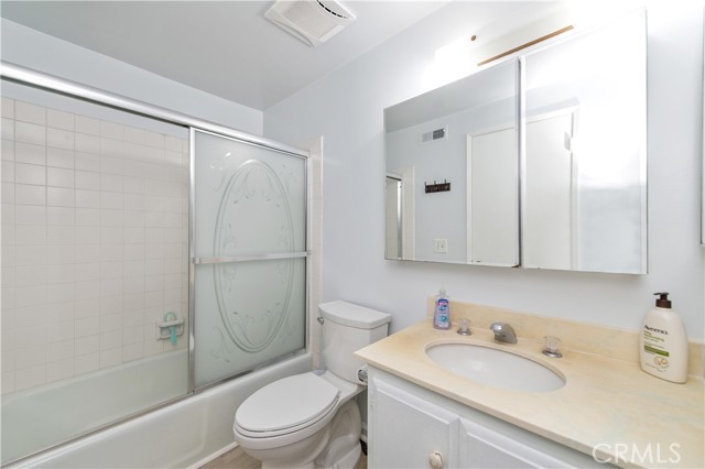 12441 Interior Circle, Los Alamitos CA: https://media.crmls.org/medias/f2406274-c3d7-4dbe-b0bb-3181ccd96d44.jpg