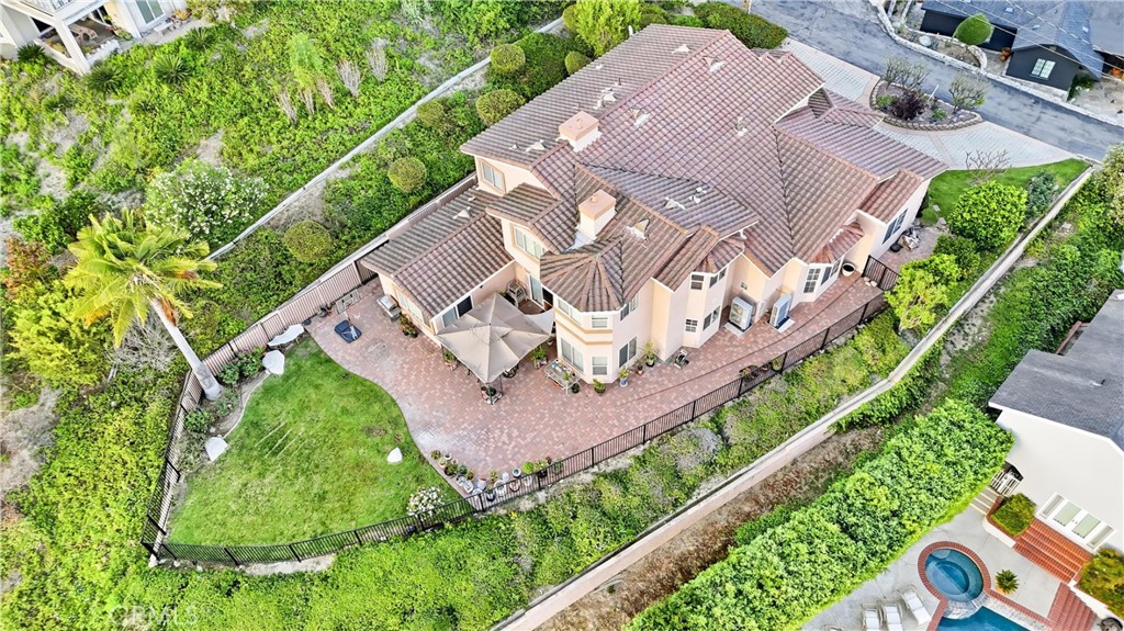 https://media.crmls.org/medias/f24062fd-342d-4b4b-b27b-604b13c5d743.jpg?preset=X-Large