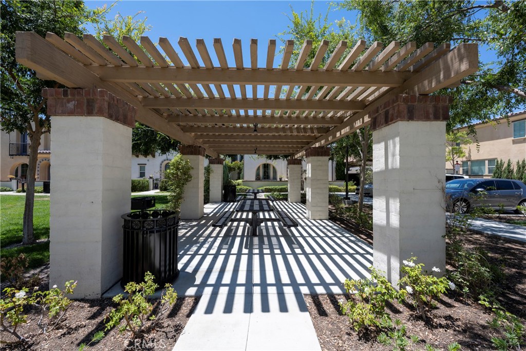 La Floresta is a planned community with outdoor space at every turn!