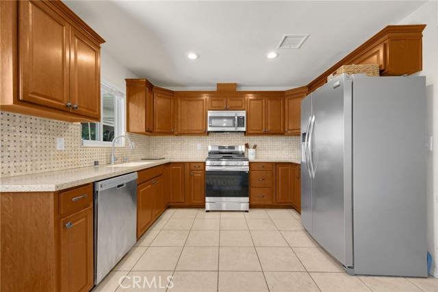 Detail Gallery Image 10 of 31 For 1335 W H St, Ontario,  CA 91762 - 4 Beds | 2 Baths