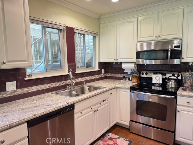 579 Avenida Majorca, Laguna Woods CA: https://media.crmls.org/medias/f2416a81-9fd6-40ea-84c5-c46dc6fb6def.jpg