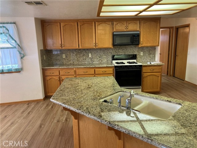 Detail Gallery Image 17 of 32 For 12563 Sarsi Ct, Apple Valley,  CA 92308 - 4 Beds | 3 Baths