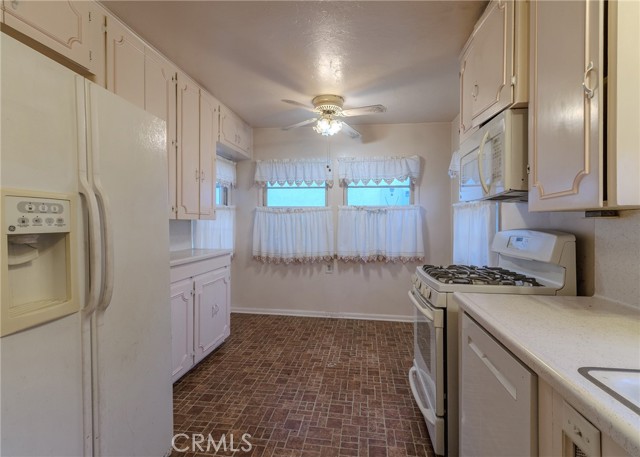 124 Mauna Loa Drive, Monrovia CA: https://media.crmls.org/medias/f241b323-6226-4839-8dd3-46829394417f.jpg