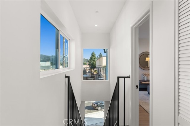 Detail Gallery Image 19 of 31 For 11668 W Verde Pl, North Hollywood,  CA 91606 - 3 Beds | 4 Baths