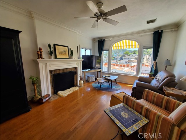 Detail Gallery Image 3 of 26 For 324 Las Lomas Rd, Avalon,  CA 90704 - 3 Beds | 2/1 Baths