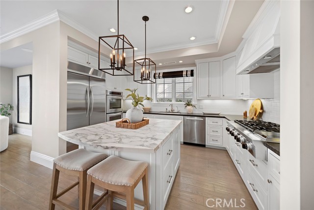 515 Narcissus Avenue, Corona del Mar CA: https://media.crmls.org/medias/f2425fca-799a-4bc6-bcac-114c718f05ab.jpg
