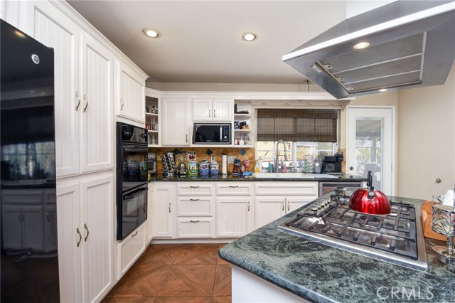 Detail Gallery Image 8 of 34 For 2014 Melba Ct, Corona,  CA 92879 - 4 Beds | 2 Baths