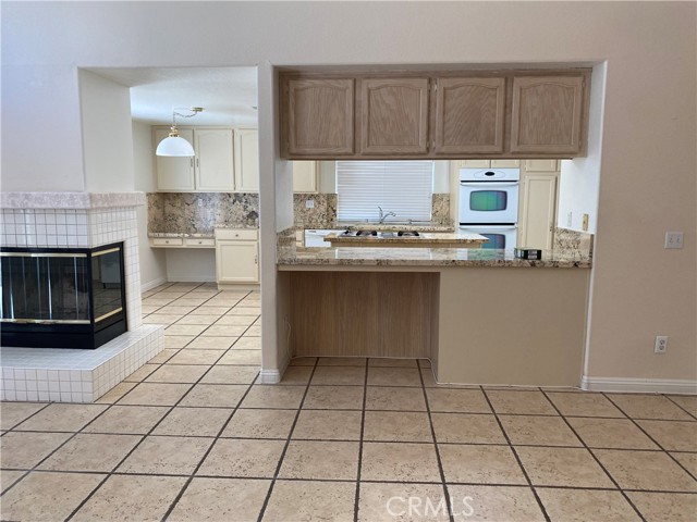 Detail Gallery Image 5 of 22 For 3301 Watford Way, Palmdale,  CA 93551 - 3 Beds | 2 Baths