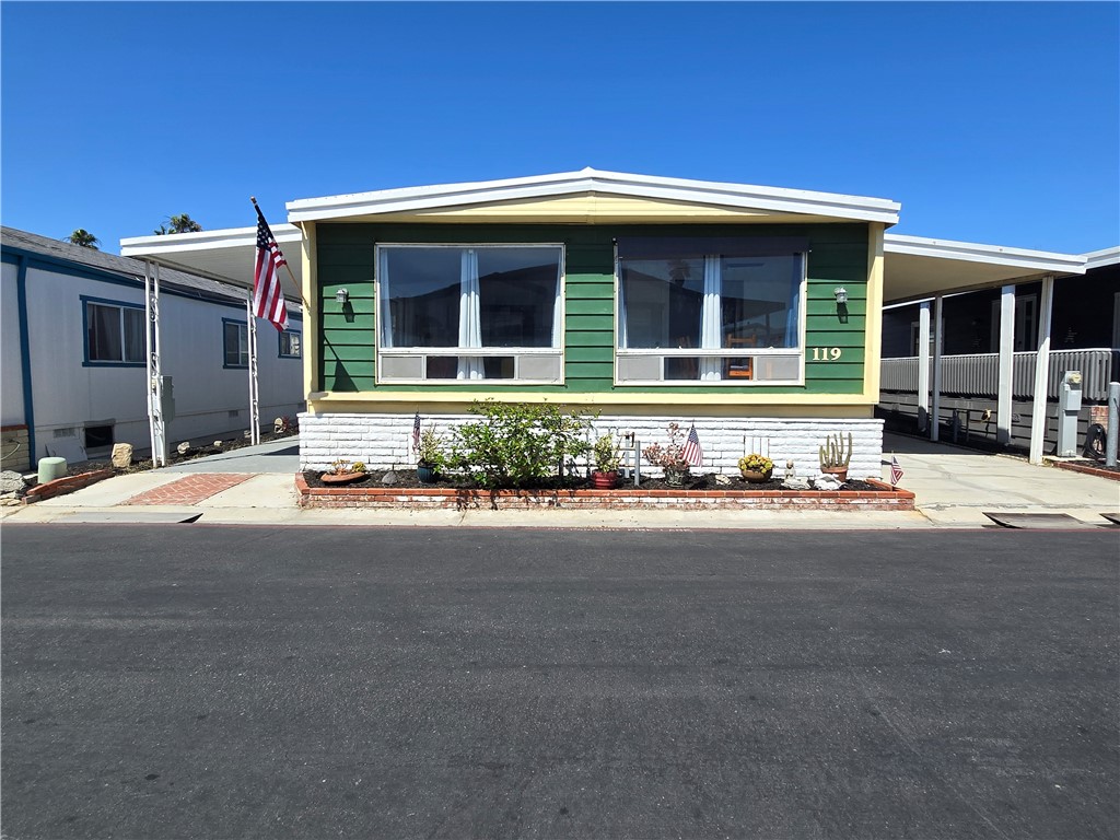 Detail Gallery Image 1 of 1 For 21851 Newland St #119,  Huntington Beach,  CA 92646 - 2 Beds | 2 Baths