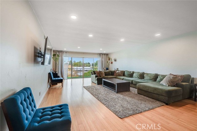 Detail Gallery Image 3 of 26 For 3695 Linden 9c,  Long Beach,  CA 90807 - 3 Beds | 2 Baths