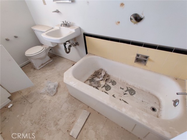 Detail Gallery Image 8 of 14 For 12166 Lakeview Dr, Trona,  CA 93562 - 3 Beds | 1 Baths