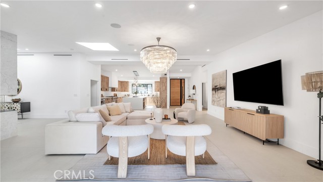 Detail Gallery Image 2 of 39 For 18829 Paseo Nuevo Dr, Tarzana,  CA 91356 - 4 Beds | 4/1 Baths
