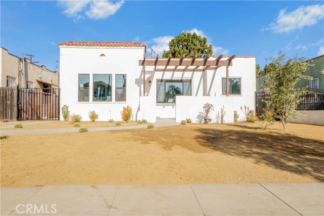 Detail Gallery Image 4 of 39 For 3521 60th St, Los Angeles,  CA 90043 - 3 Beds | 3 Baths