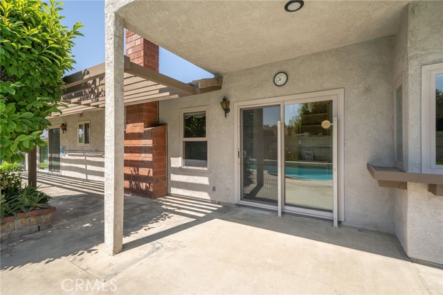 964 N Entrada Way, Glendora CA: https://media.crmls.org/medias/f2471cdb-a0f4-4fe1-9331-9d5d381a4760.jpg