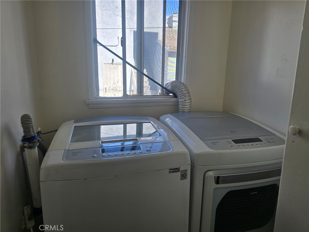 https://media.crmls.org/medias/f24777e3-dfb1-4a56-8c81-0e73fade0e58.jpg?preset=X-Large