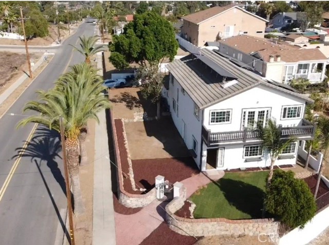 1006 W Pottery Street, Lake Elsinore CA: https://media.crmls.org/medias/f247792c-76e4-43de-8fd8-e107b7408a08.jpg