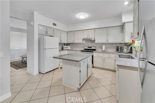 1335 Exeter Court, San Jacinto CA: https://media.crmls.org/medias/f2477d0e-522f-43cf-a219-4481a0b62bd4.jpg