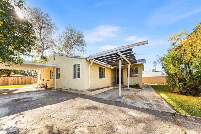 Detail Gallery Image 3 of 52 For 19148 Saticoy St, Reseda,  CA 91335 - 3 Beds | 2 Baths