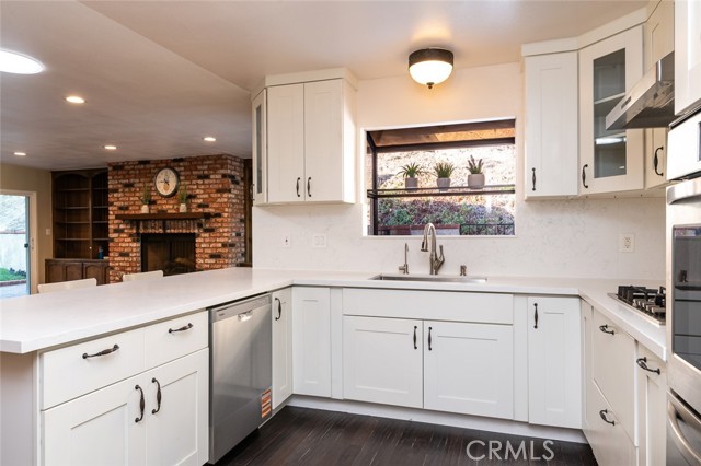 Detail Gallery Image 13 of 27 For 5271 Gould Ave, La Canada Flintridge,  CA 91011 - 3 Beds | 3 Baths