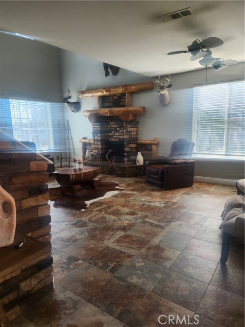 11302 Mantova Avenue, Bakersfield CA: https://media.crmls.org/medias/f248daa1-d08a-4539-91b0-ca1103ede08d.jpg
